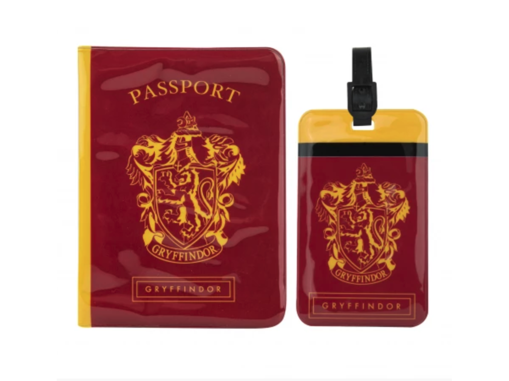 Gryffindor pas-cover og kuffertmærke - Harry potter fra Cinereplicas