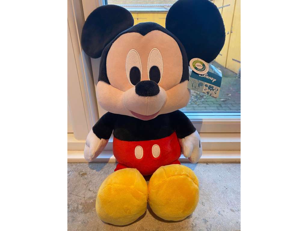 Mickey Mouse på 45 cm af genbrugsmateriale