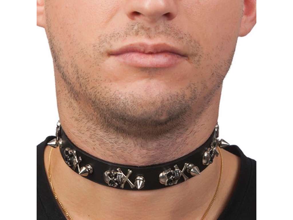 Halsbånd med nitter og dødningehoveder