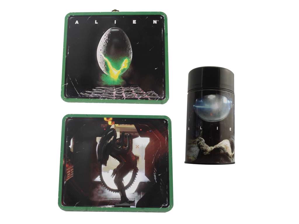 Madkasse med Alien plakaten og termo drikkedunk