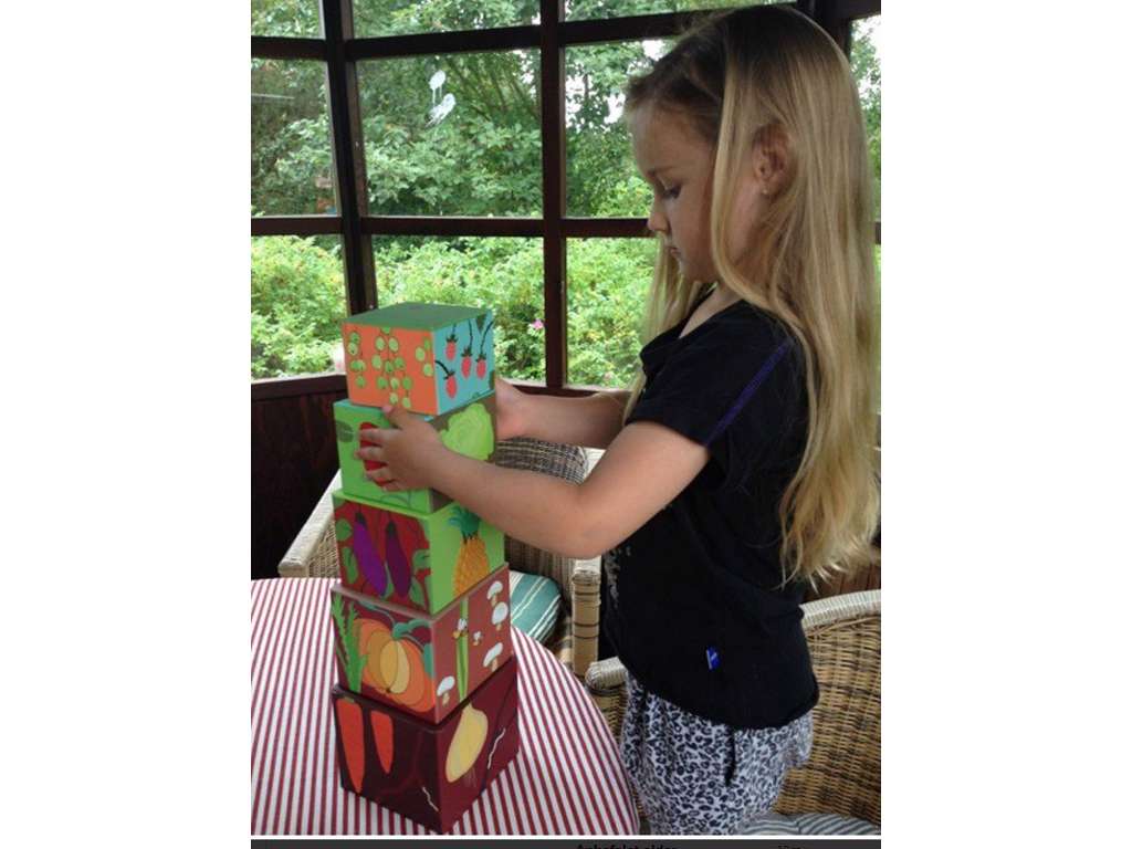 Stabletårn med frugt og grønt fra Magni