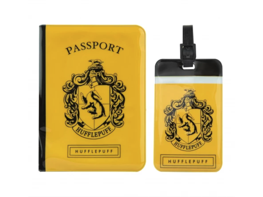 Hufflepuff pas cover og kuffertmærke - Harry Potter fra Cinereplicas