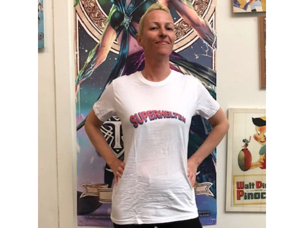 Superhelten t-shirt med logo - Medium